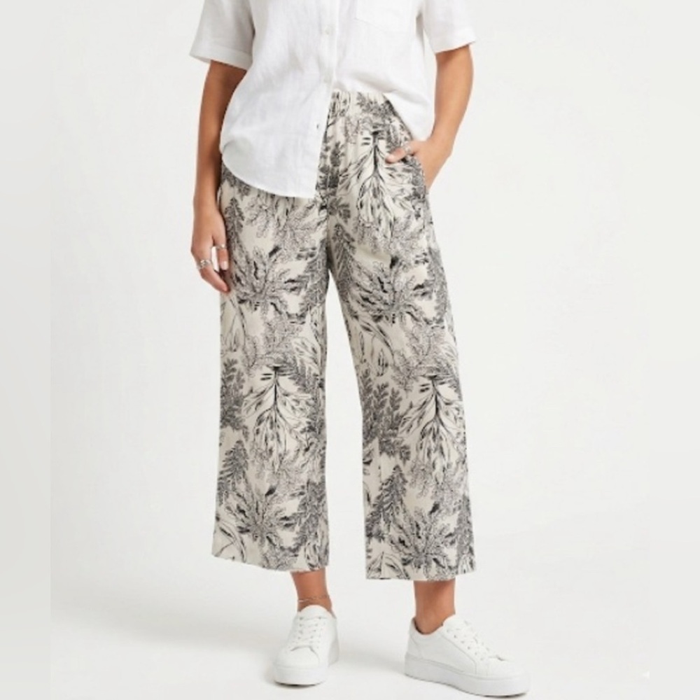 Tahari Black Botanical Print Linen Pants on Cream